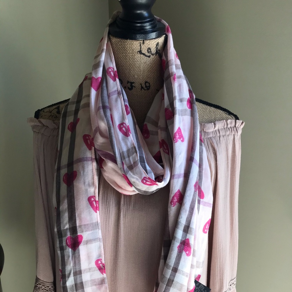 Plaid scarf with hearts 💕